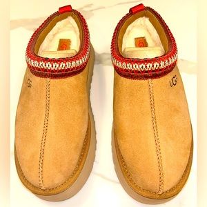 UGG!!! TAZZ PLATFORM! SIZE 9 CHESTNUT - BRAND NEW WITH BOX!